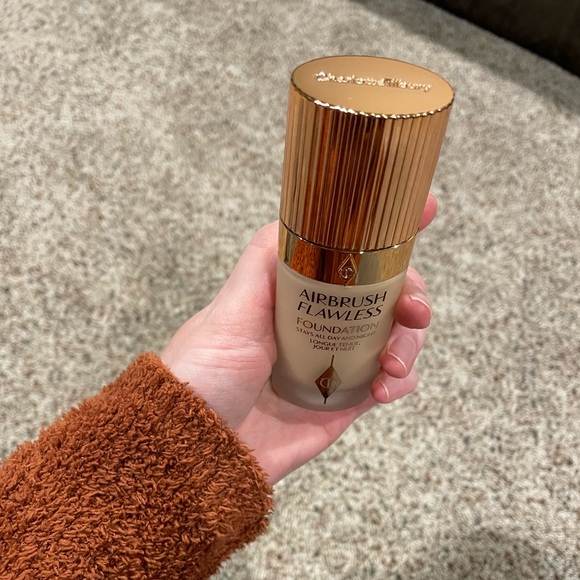 Charlotte Tilbury Airbrush Flawless Foundation 3/Neutral - Picture 2 of 4